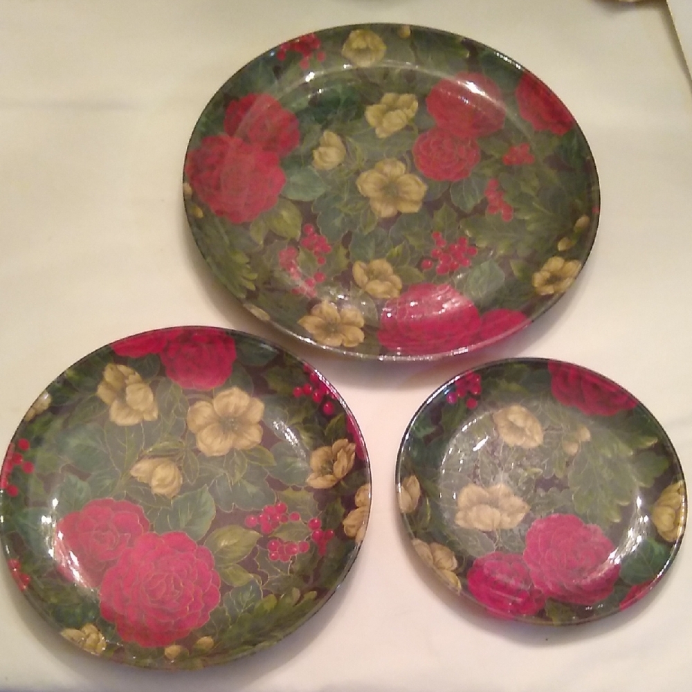 Floral Holiday Decor Plate Set